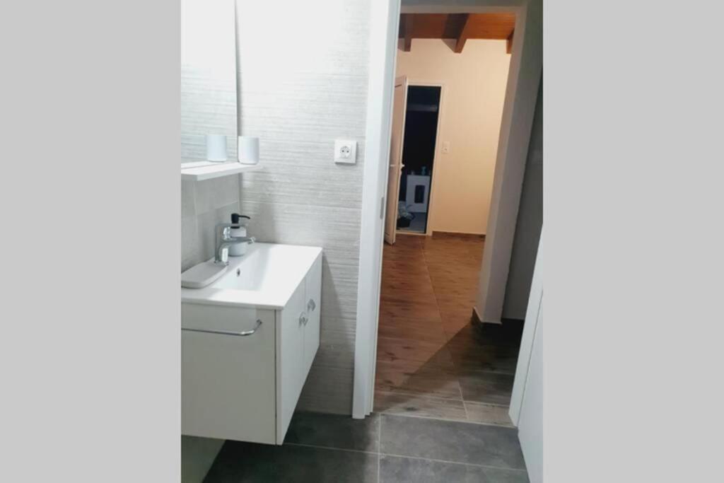 V&E'S Apartments Pigadhia  Eksteriør billede